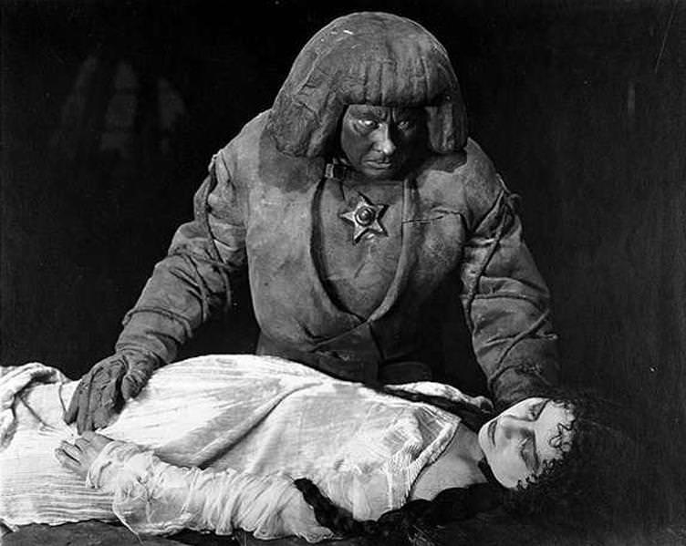 Голем (1920). Карл Бёзе и Пауль Вегенер, кадр из фильма
