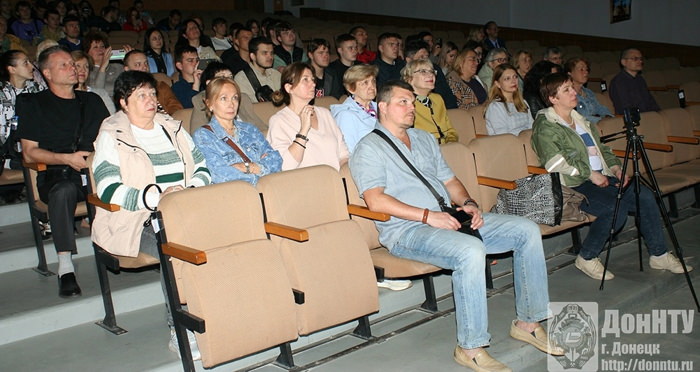 Мистерии Преображения: зрители на премьере спектакля в студенческом театре ДонНТУ